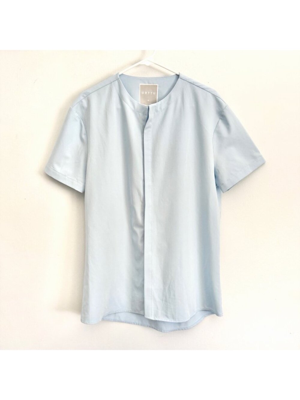 ORTTU Light Blue Short Sleeve Hidden Button Down Shirt Men’s Size Medium